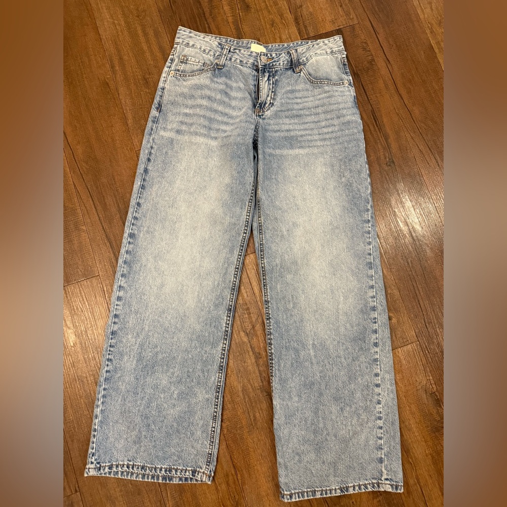 Simple Society, size 5, light wash, super comfy, wide leg, worn couple times.